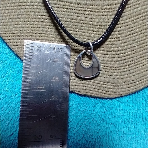 Silvertone faux abalone necklace - Picture 3 of 5